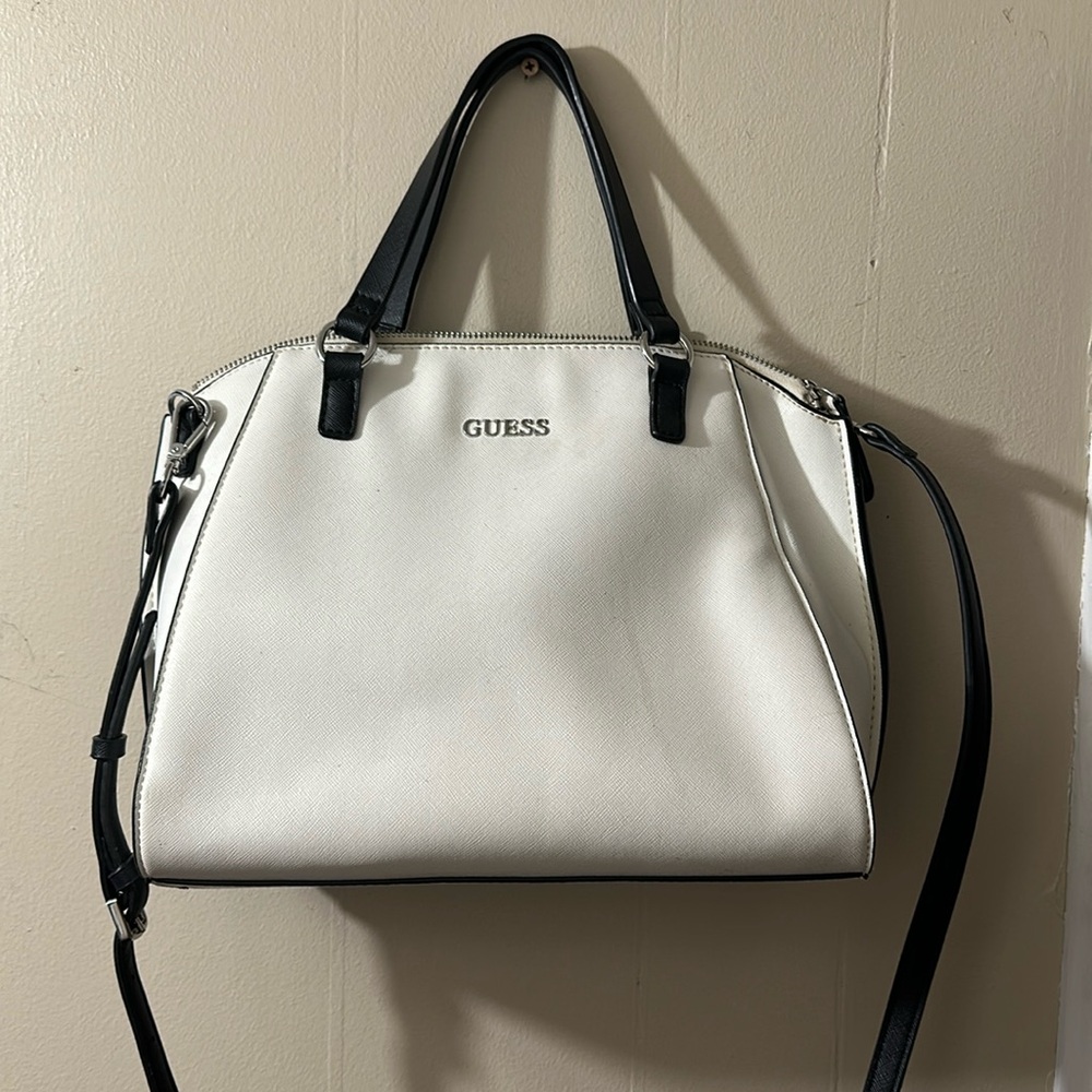 Guess tote